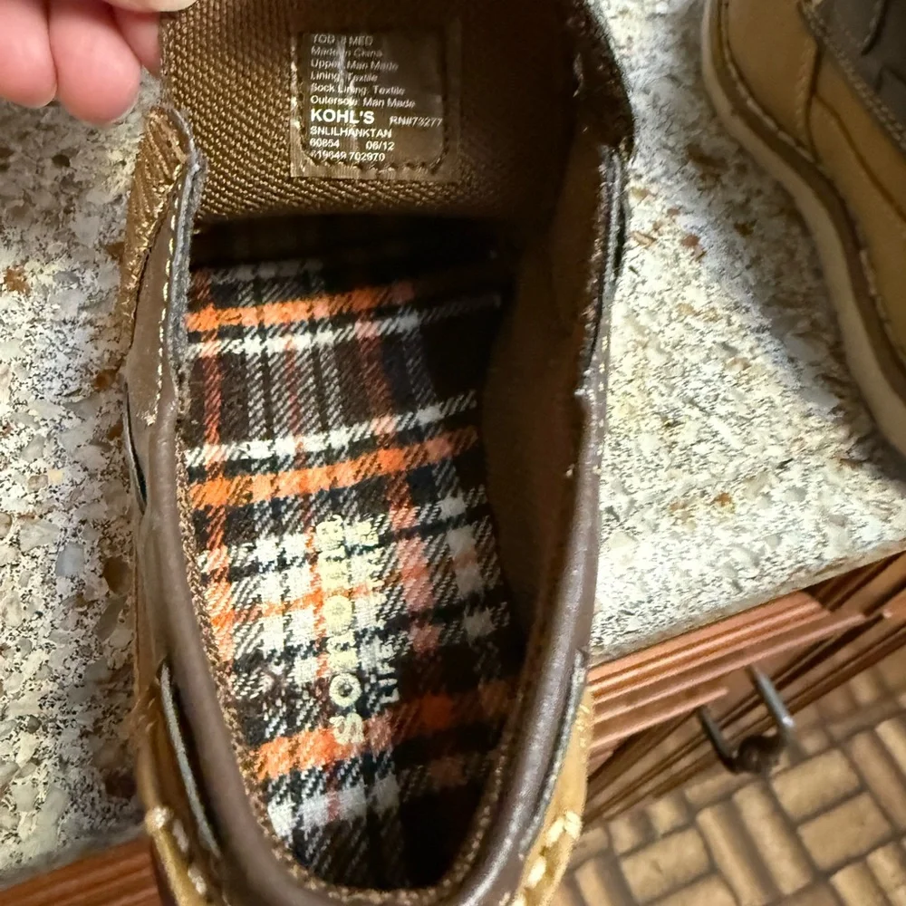 Toddler 8 new boys shoes